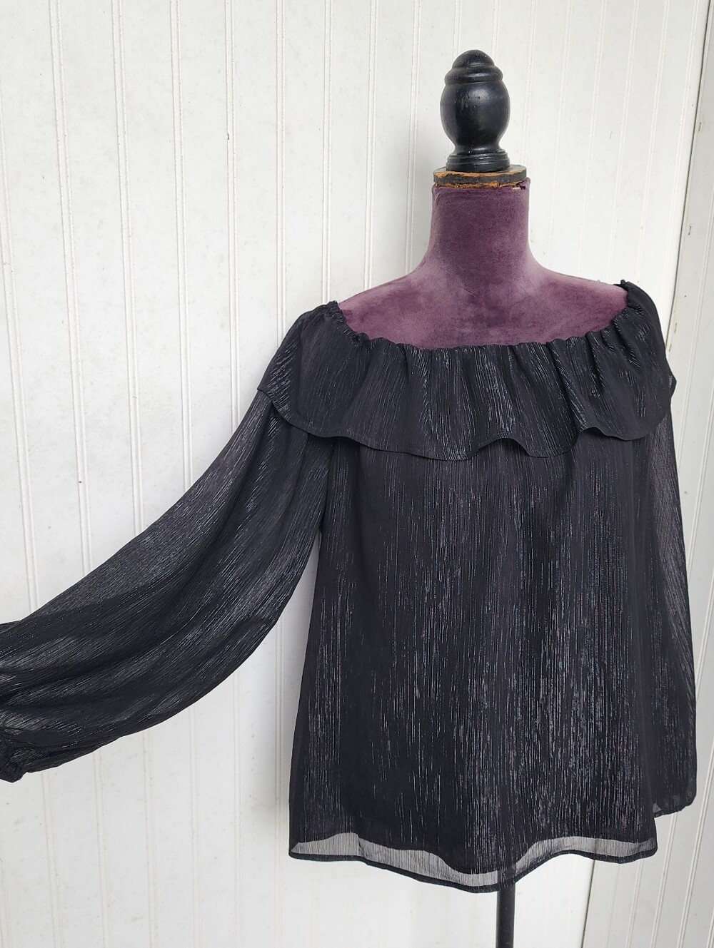 White House Black Market Blouse Metallic Silver Ruffled Peasant Off Shoulder XL - Picture 1 of 13